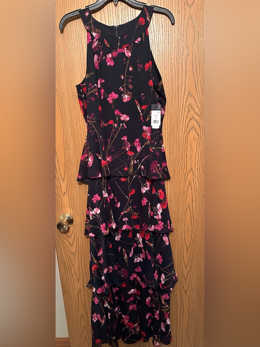 Tommy Hilfiger Women
Size 12 NEW Floral Halter Maxi Dress Navy Chiffon Tiered - Picture 6 of 6
